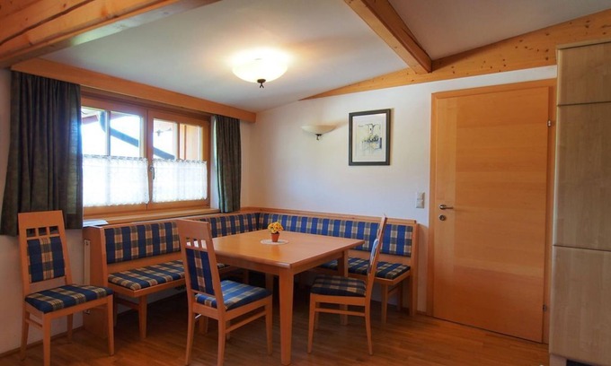 Weissenbach Apartment | Ideal Family Escape at Gästehaus Hartweger with Pool & Spa