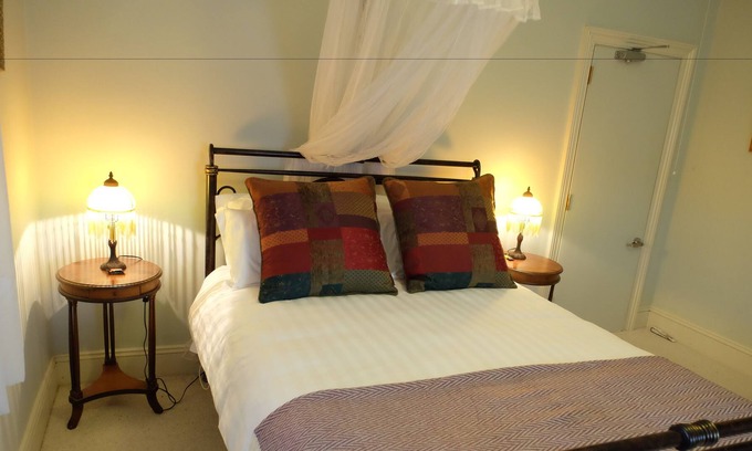 Carcoar Bed & Breakfast | Stoke House Bed and Breakfast