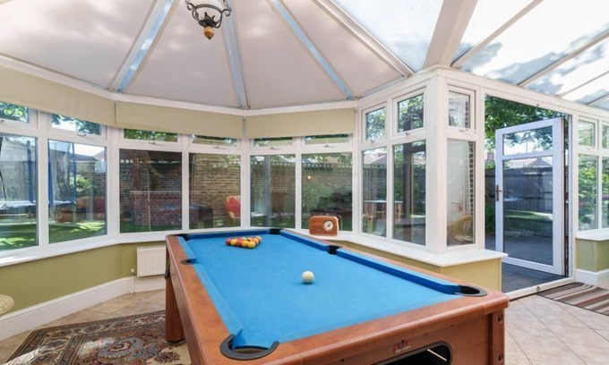 Gosport House | Spacious Stoke Villas: Perfect for Families and Pets