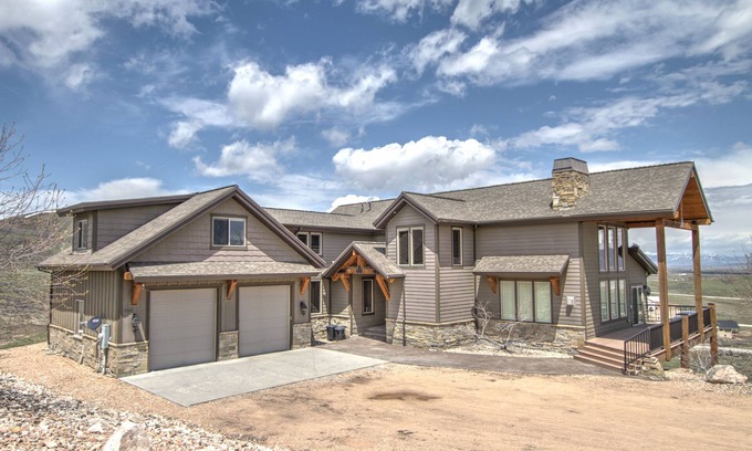 Fish Haven House | Stokes Casa: Ideal for Groups with Pool & Beach Access