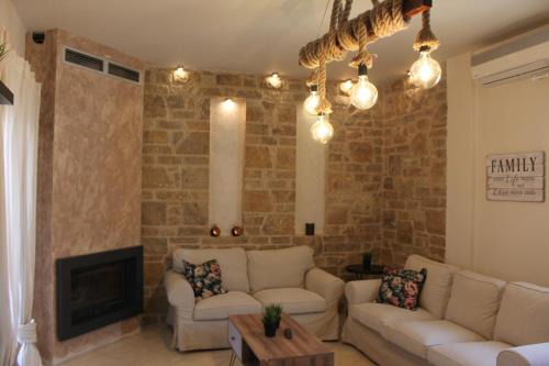 Ampelokipoi-Menemeni Apartment | Pet-Friendly Stone Apartment with Family Amenities Awaits
