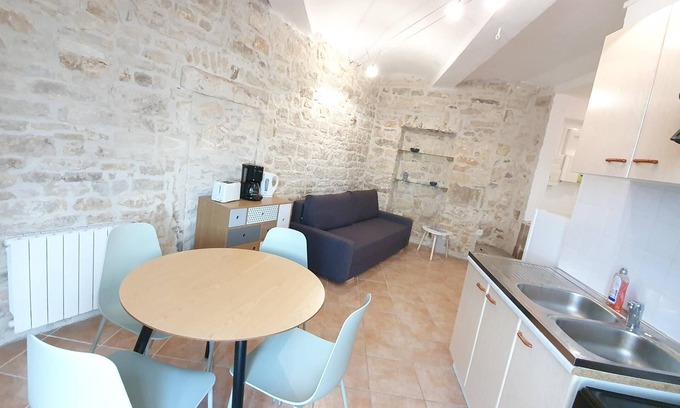 Barjac Apartment | Pet-Friendly Stone Apartment in Barjac with Breakfast