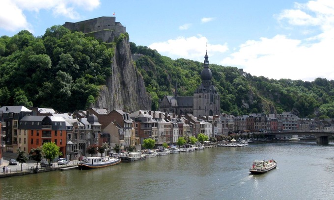 Les Rivages House | Cozy Stone-Built Holiday Home in Dinant with Terrace