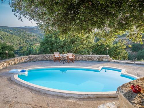 Monopari Villa | Charming Villa Limeri: Pool, BBQ & Oceanfront Views