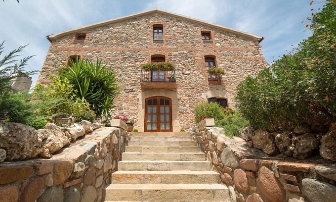 Corro de Vall Apartment | Discover the Stone Corner: Eco-Friendly Stay in Barcelona
