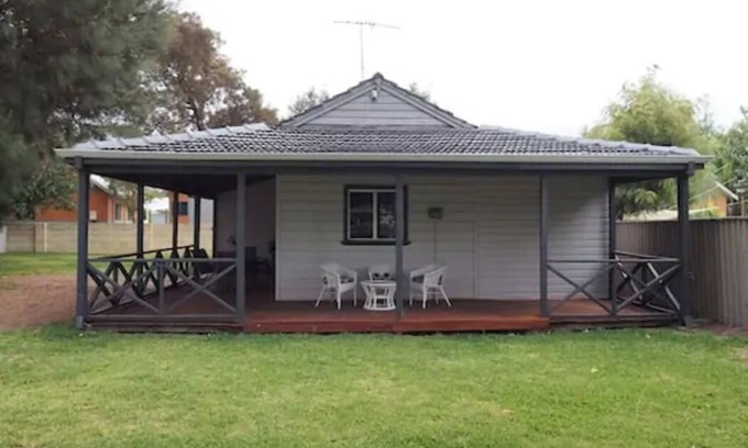 Mandurah House | Cozy Stone Cottage Near Beach and Estuary - 9.6/10 Rated