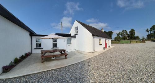 Coolbawn House | Stone Cottage: Family-Friendly Stay with Gourmet Breakfast