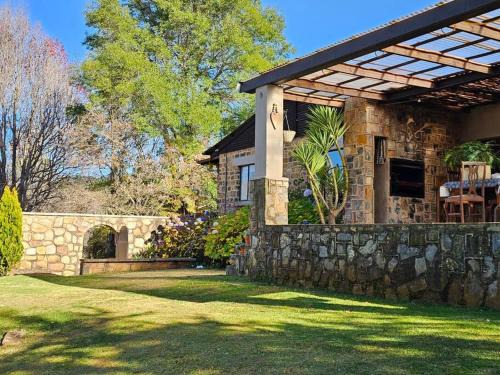 Dullstroom House | Enchanting Stone Cottage: 4-Star Family-Friendly Retreat