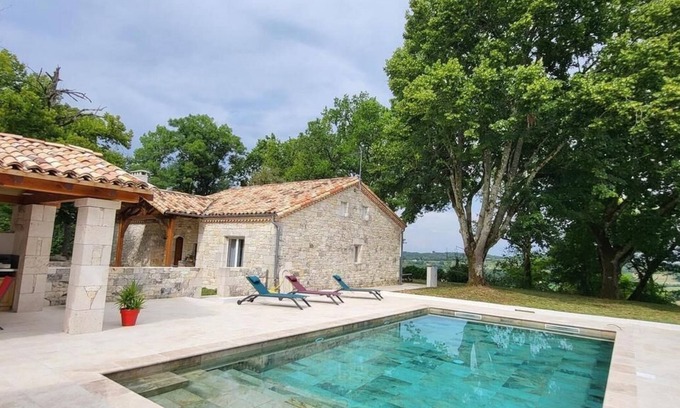 Monbalen House | Idyllic Stone Country House with Pool & Summer Kitchen