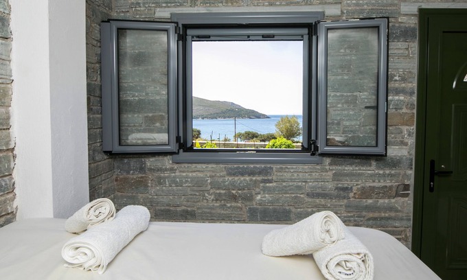 Nea Styra House | Cozy Studio Steps from the Beach with Ocean View Amenities