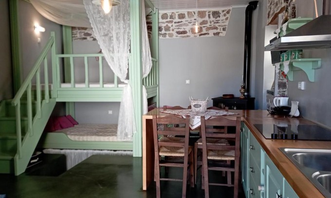 Agios Isidoros Apartment | Discover Stone Guesthouse: A Family-Friendly Retreat