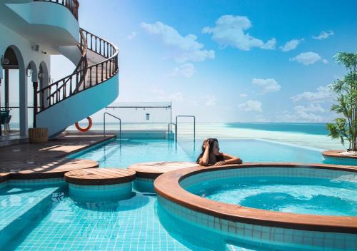 Dhiffushi Hotel | Perfect Getaway at Stone Hotels Dhiffushi with Oceanfront Bliss