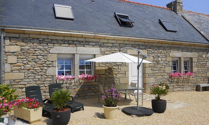 Plobannalec-Lesconil House | Oceanfront Semi-Detached House in Lesconil with Breakfast