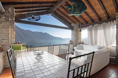 Moltrasio Apartment | Family-Friendly Stone House with Dependence for 7 Guests