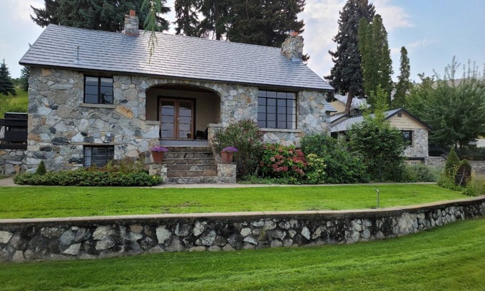 Ardenvoir House | Stone House at Callan Cellars Chelan!