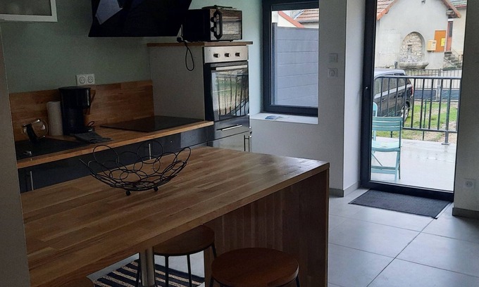 Souclin House | Welcoming Stone House: Pet and Child-Friendly Retreat