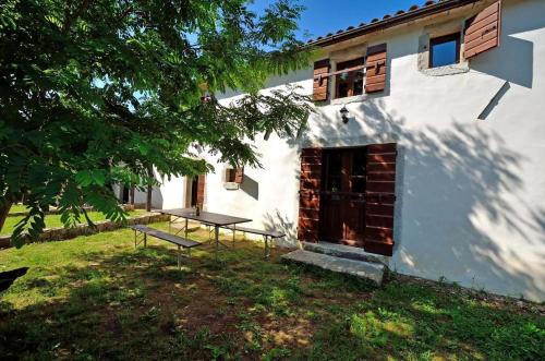 Kotli House | Cozy Retreat in Kotli with Pool, Garden & BBQ Area