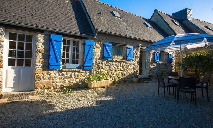 Crozon House | Cozy Stone House by the Beach with Ocean View Amenities