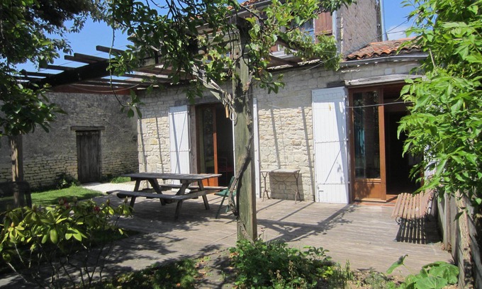 Saint-Medard-d'Aunis House | Cozy Stone House Near La Rochelle with Oceanfront Pool