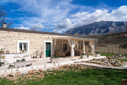 Kijevo Villa | Relaxing Stone House With Jacuzzi & Top Guest Ratings
