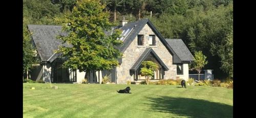 Dromaan House | Family-Friendly Stone Lodge with Pet Amenities Awaiting You