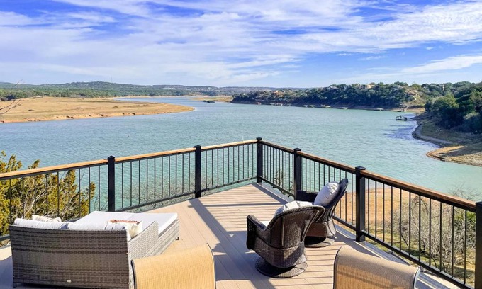 Spicewood House | Experience Oceanfront Bliss at Stone Lodge