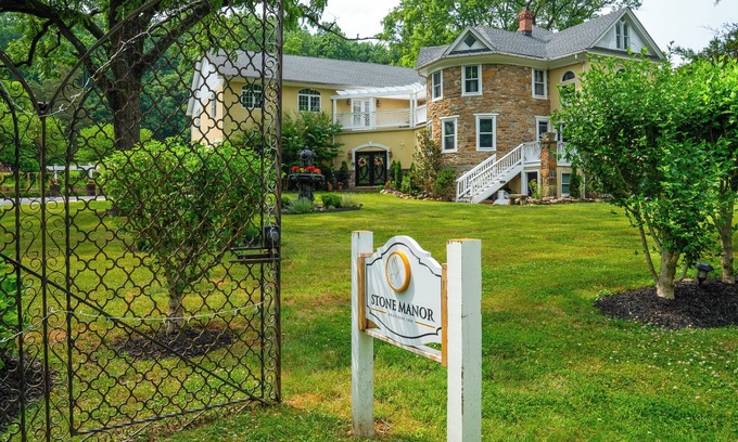 Lovettsville Bed & Breakfast | Stone Manor Boutique Inn: A Garden Oasis for Memorable Events