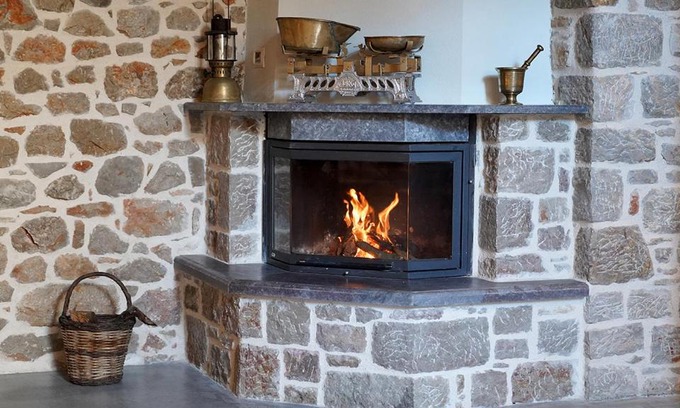 Agios Georgios Sykousis Apartment | Child-Friendly Retreat at Stone Residence Chios - 10/10 Rated