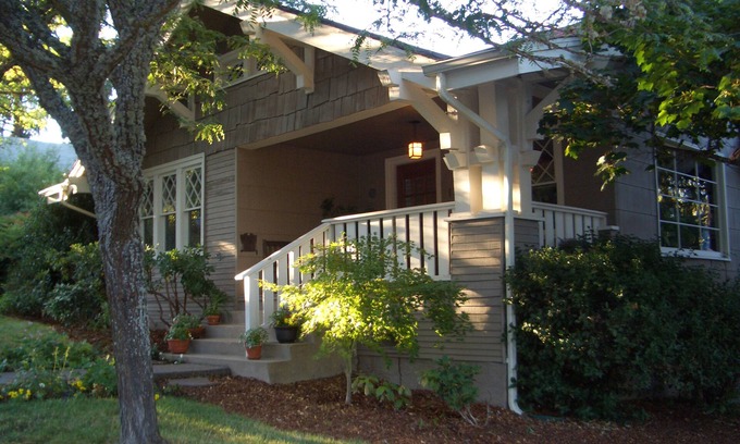 Skidmore Academy Historic District House | Stone's Throw Bungalow: Walk to Fun with Ocean Views
