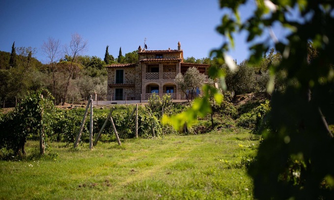 Castiglion Fiorentino Villa | Wheelchair-Accessible Stone Villa Near Castigli Village