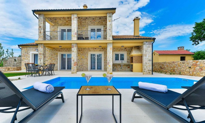 Vinjerac Villa | Ideal Villa Banovi: Heated Pool & Ocean View Awaits You