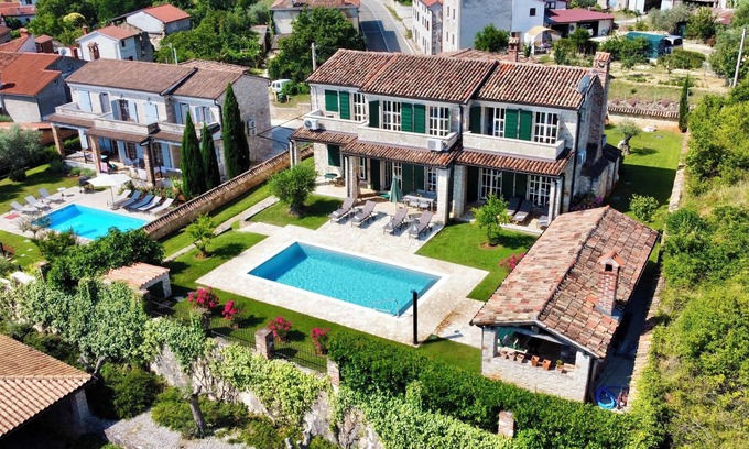 Vizinada Villa | Enchanting Stone Villa with Ocean View in Motovun