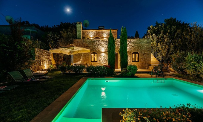 Atsipópoulon Villa | Cozy Villa with Pool and Breathtaking Ocean Views