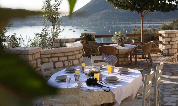 Nidri Villa | Elegant Villa with Private Pool & Sea Views near Nidri