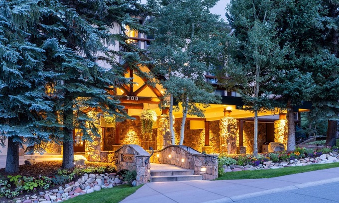 Snowmass Village Hotel | Relax at Stonebridge Inn with Spa, Pool & Family-Friendly Amenities