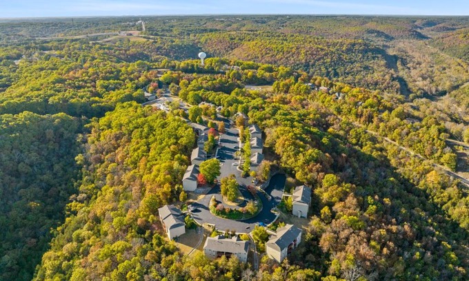 Branson West Apartment | Family-Friendly StoneBridge Village Resort with Pool & Hot Tub