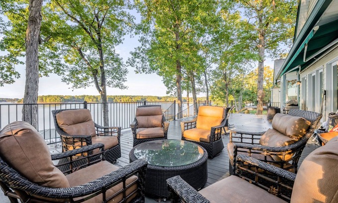 Jasper House | Discover Stonebrook Cove: Lake View & Year-Round Fun