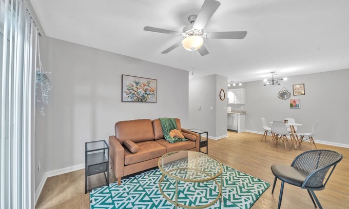 New Albany Apartment | Stonecrest 722, Modern 2Bd Apt I Parking I Gym