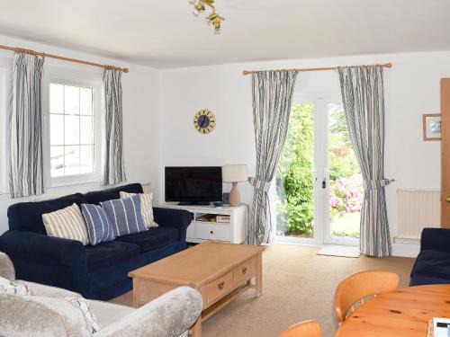 Salcombe House | Pet and Child Friendly Getaway at Stonehanger 1