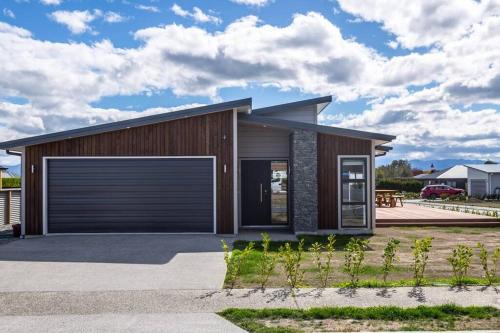 Martinborough House | Stonehenge Retreat