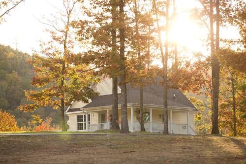 Mena House | Cozy Stonehill Cottages with Oceanfront Views & Breakfast