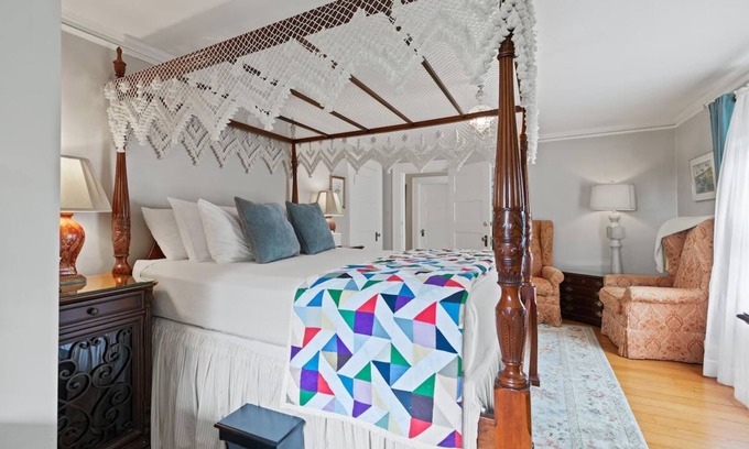 Phippsburg Bed & Breakfast | Relax at Stonehouse Manor B&B near Popham Beach