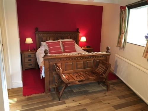 Alweston Bed & Breakfast | Inviting Stoneleigh Barn Bed and Breakfast with Great Amenities