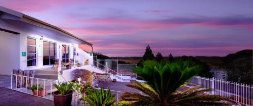 Gariepdam House | Oceanfront Stoneridge: A 4-Star Retreat with Pool & Views