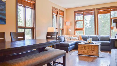 Sun Peaks Apartment | Stones Throw #24: Guest Rated 10/10 with Hot Tub & Fireplace