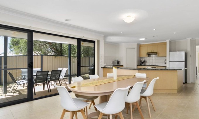 Tootgarook House | Prime Location Steps from the Beach with Ocean View