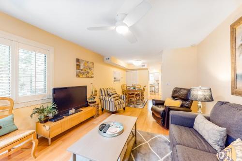 Folly Field Apartment | Discover Stones Throw: Pet-Friendly Retreat with Pool