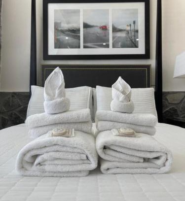 Villa Hotel | Beachfront Stonetrail Villas: Guest Rated 9/10 with Ocean Views