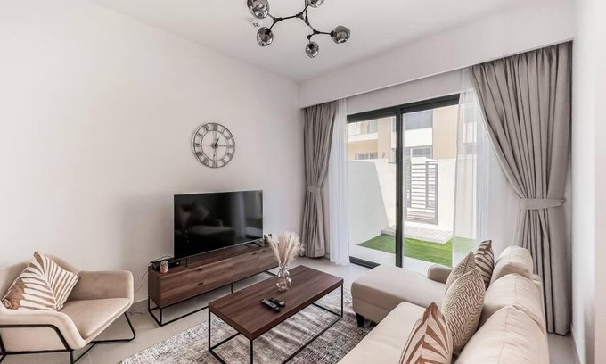 Dubai Villa | Elegant 3 BR Villa with Pool in Arabian Ranches