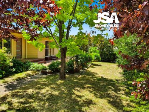 Jindabyne House | Pet-Friendly Stonewall: Perfect for Family Getaways